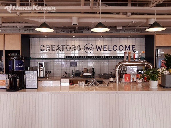  로스팅 커피, 차, 크래프트 비어가 준비된 키친 @뉴스코리아 허승규 기자