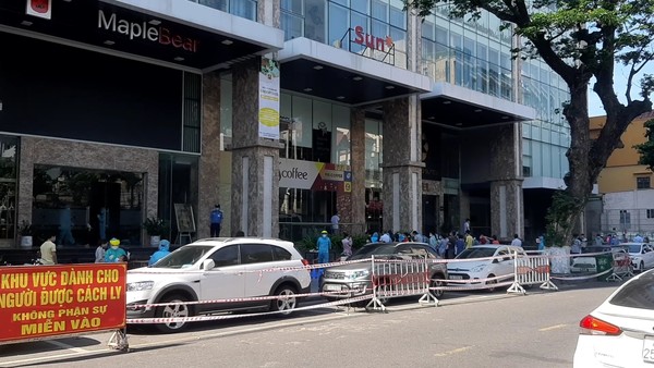 9일 오후, 의료진들이 아파트 주민 대상 코로나 검사를 진행중.  @뉴스코리아 김경태 특파원 