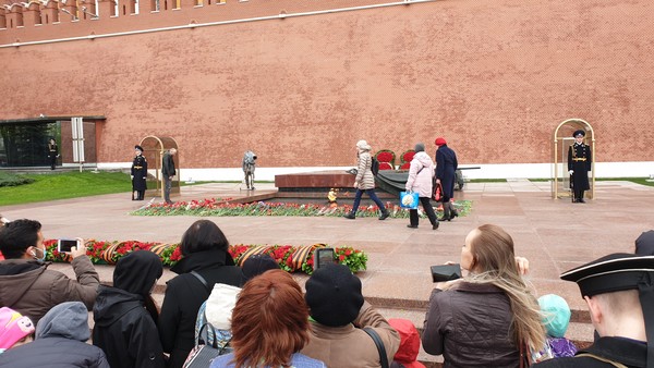 '무명 용사의 묘'에 헌화하는 사람들 @뉴스코리아 러시아 안정현 특파원