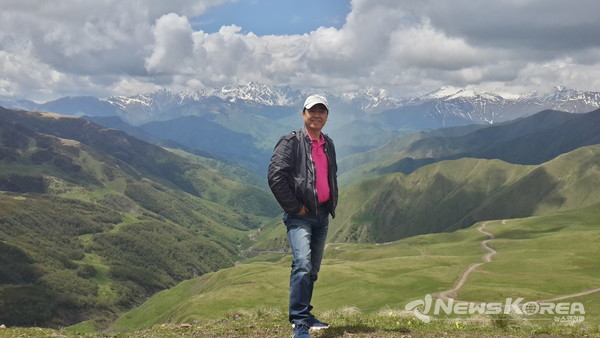 6월에 곰 십자가 고개(다트비스 즈바리) 기자와 진발리 쪽으로 바라본 모습 @뉴스코리아 박철호 특파원