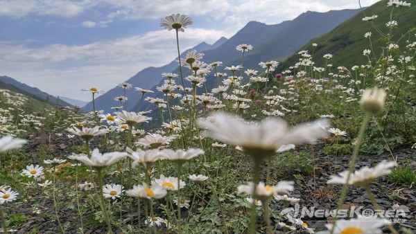 곰 십자가 고개를 넘어서 샤틸리로 가는 길 @뉴스코리아 박철호 특파원