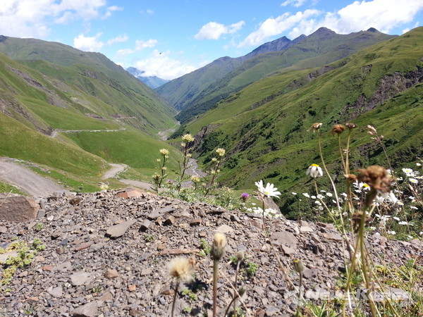 곰 십자가 고개 넘어 샤틸리를 바라보는 풍경 @뉴스코리아 박철호 특파원