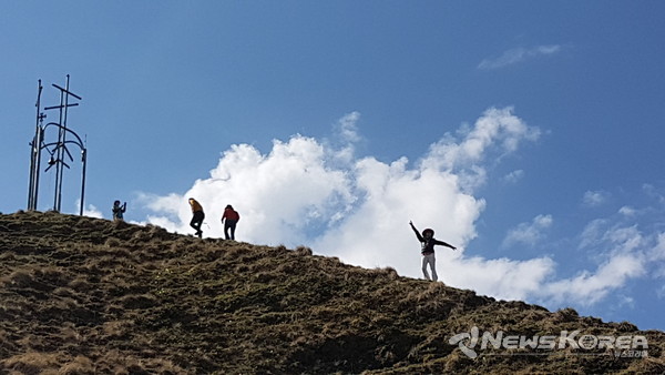 곰 십자가 (다트비스 즈바리)에 정상에 위치한 십자가 @뉴스코리아 박철호 특파원