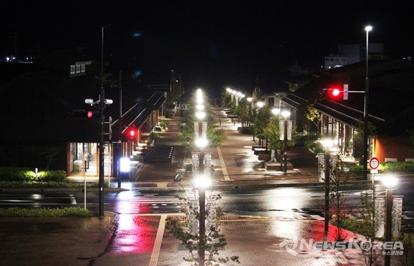 재건된 상업시설 시파루피아의 야경 @뉴스코리아 김양현 특파원