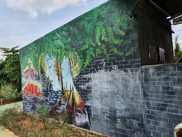 손그림으로 그린 벽화 @뉴스코리아 이웅연 특파원 