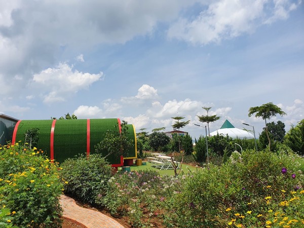 따둥 홈스테이 꽃 정원길 @뉴스코리아 이웅연 특파원 