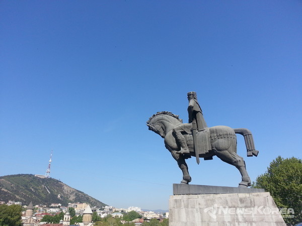 5세기 트빌리시를 수도로 정한 와탕 고르가살리 왕과 올드 트빌리시 @뉴스코리아 박철호 특파원