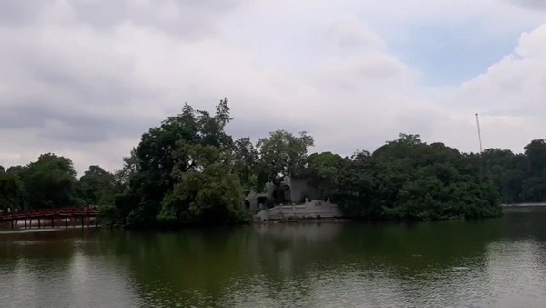 ﻿호안 끼엠 호수 (Hoan Kiem Lake) : 하노이 시민들의 휴식 공간이며, 산책하기 좋은 장소이다. 호수내 자리한 응옥선 사당(Ngoc Son Temple). @뉴스코리아 김경태 특파원