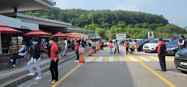 코로나 상황 이전과 다름 없어보이는 휴게소의 모습 @뉴스코리아 박범수 기자