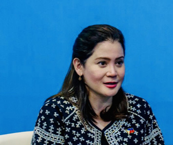          푸얏(Bernadette Romulo Puyat)  필리핀 관광장관