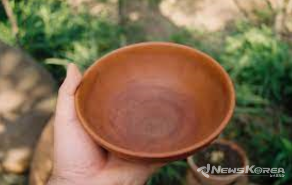 조지아 전통 와인잔 막걸리 잔 처럼 생긴 질그릇 '피알라" @뉴스코리아 박철호 특파원