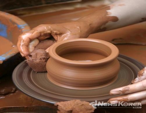 조지아 질그릇 만드는 방법은 한국과 유사하나 유약을 바르지 않는다 @뉴스코리아 박철호 특파원