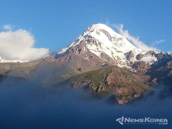 코카서스 여행에 하이라이트 조지아 카즈벡(해발5,047미터) @뉴스코리아 박철호 특파원