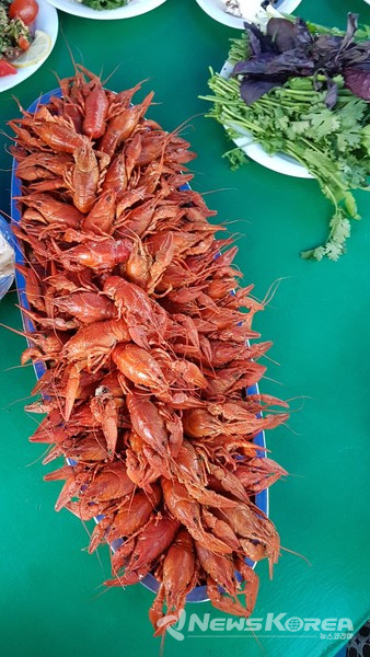 아르메니아 세반호수에서 즐기는 민물 가재 요리 @뉴스코리아 박철호 특파원