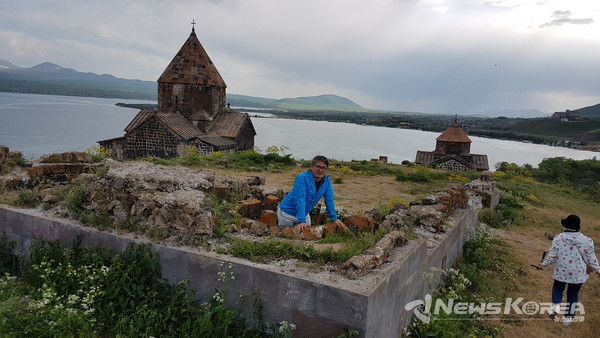 아르메니아에 바다라고 불리우는 세반 호수와 두 사도 교회 @뉴스코리아 박철호 특파원