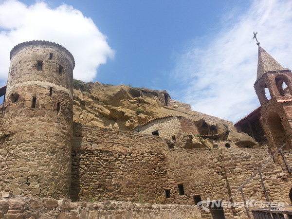 최초 6세기 건립된 조지아에 위치한 동굴 수도원 다비드가레자 @뉴스코리아 박철호 특파원