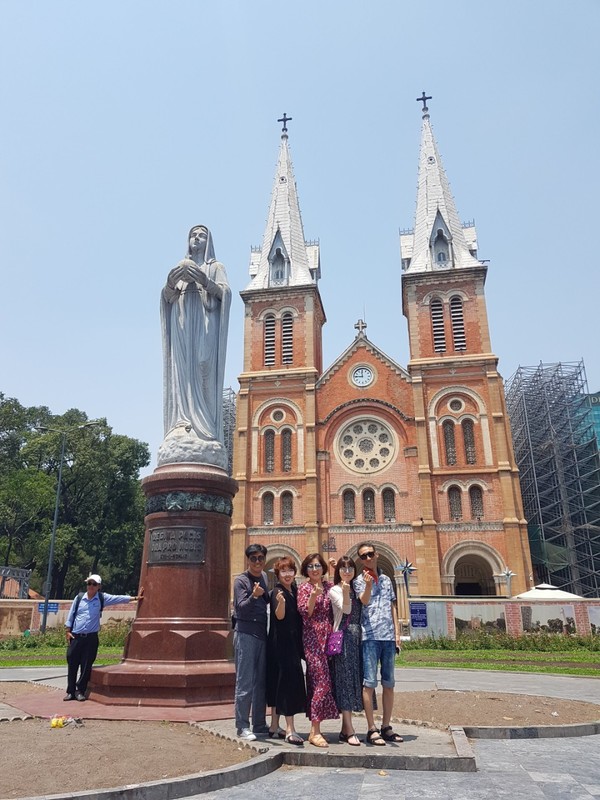 호치민 노틀담의 성당과 성모 마리아상  @뉴스코리아 이웅연 특파원 