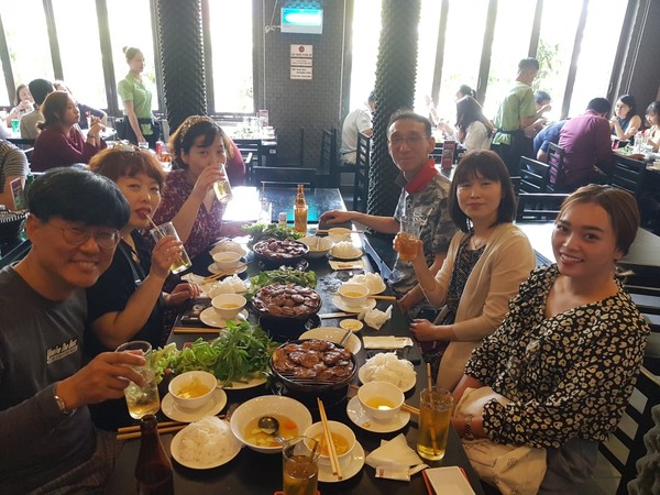 분짜는 한국의 삼겹살 쌈 못지않게 맛있는 베트남 대표 음식이다. @뉴스코리아 이웅연 특파원 