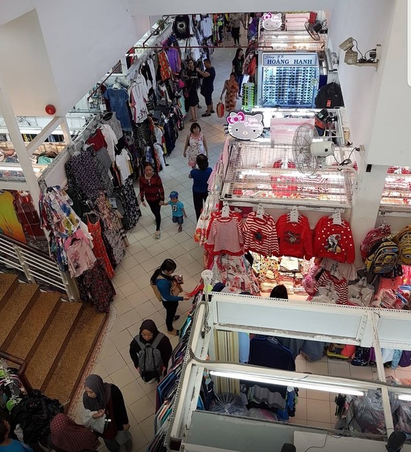 일명 짝퉁 메이커 샵들로 유명한 사이공스퀘어의 내부 @뉴스코리아 이웅연 특파원 