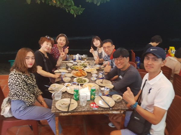 무이네 보케 해산물 거리의 해산물 식당에서의 저녁 @뉴스코리아 이웅연 특파원 