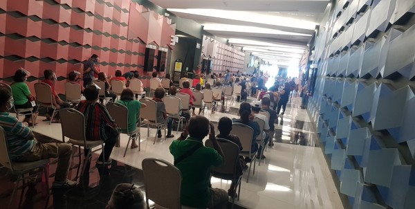  백신 접종을위해 대기중인 사람들  @뉴스코리아 DB