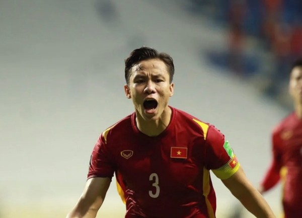 베트남 대표팀의 주장인 꾸에응옥하이가 경기 후반  2:1 승리의 쐐기를 박는 패널티킥을 성공 시키며 기뻐하고 있다. @Tiênphong