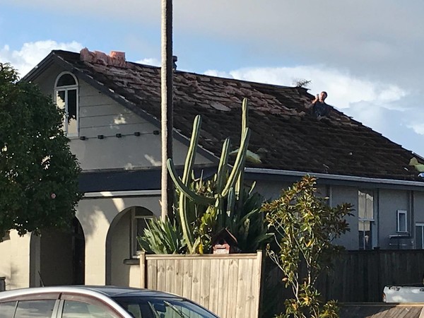 지붕이 뜯겨져 나간 주택 @뉴스코리아 안기종 특파원