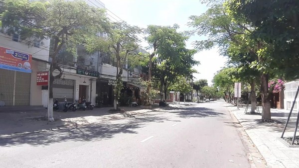 ﻿실내 영업 금지 시행후 한산한 다낭의 거리 모습. @ 뉴스코리아 김경태 특파원