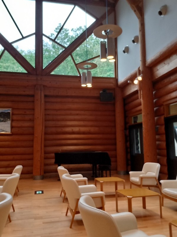 호텔 로비, 보기만 해도 나무향이 물씬 풍기는 둣 하다. @뉴스코리아 김경전 특파원