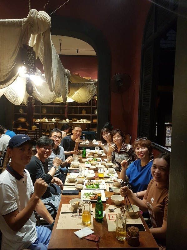맛있는 베트남 음식들과 사이공 맥주도 한병씩 주문하여 여행의 마지막 저녁 식사를 했다. @뉴스코리아 이웅연 특파원 