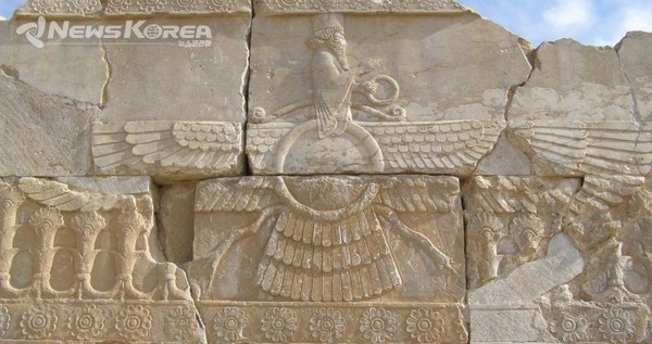 페르세폴리스 유적에 새겨진 조로아스터교 의 유일신 창조의 신인 "아후라 마즈다" @뉴스코리아 박철호 특파원
