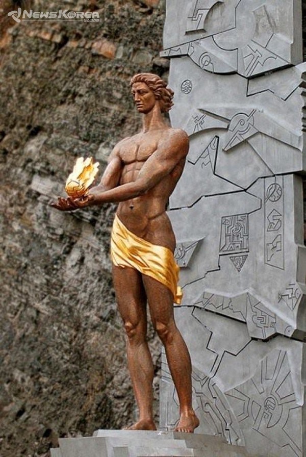 보르조미(Borjomi)에 설치되어 있는 인간에게 불과 철기를 전달해준 "아미란(아미라니)" 동상 @뉴스코리아 박철호 특파원