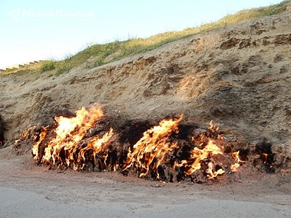 천연 가스 분출로 항상 불타고 있는 바쿠 인근에 "야나르닥" 불타는 언덕 @뉴스코리아 박철호 특파원