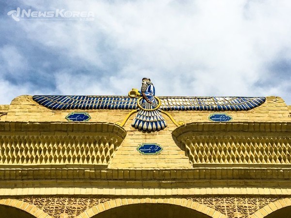 페르세폴리스 유적에 새겨진 아후라 마즈다 @뉴스코리아 박철호 특파원