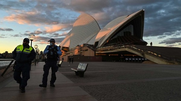 봉쇄조치에 빠진 NSW ( 시드니 오페라하우스)