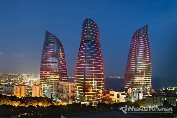 바쿠의 상징 불꽃 타워는 한국 기업에서 설계와 시공을 하였다. @뉴스코리아 박철호 특파원