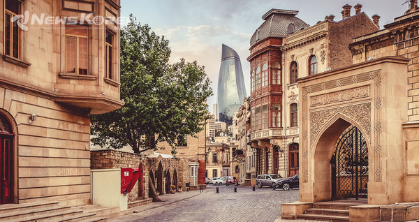 유네스코 문화 유산인 올드 바쿠와 불꽃 타워 @뉴스코리아 박철호 특파원