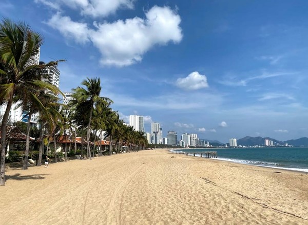 총리 지침 16호 발동 이후 통제된 냐짱 해변