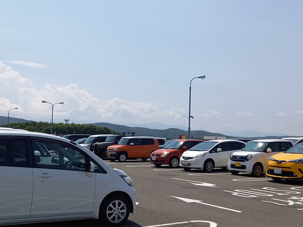 뜨거운 햇살 아래의 주차장 @뉴스 코리아 김경전 특파원