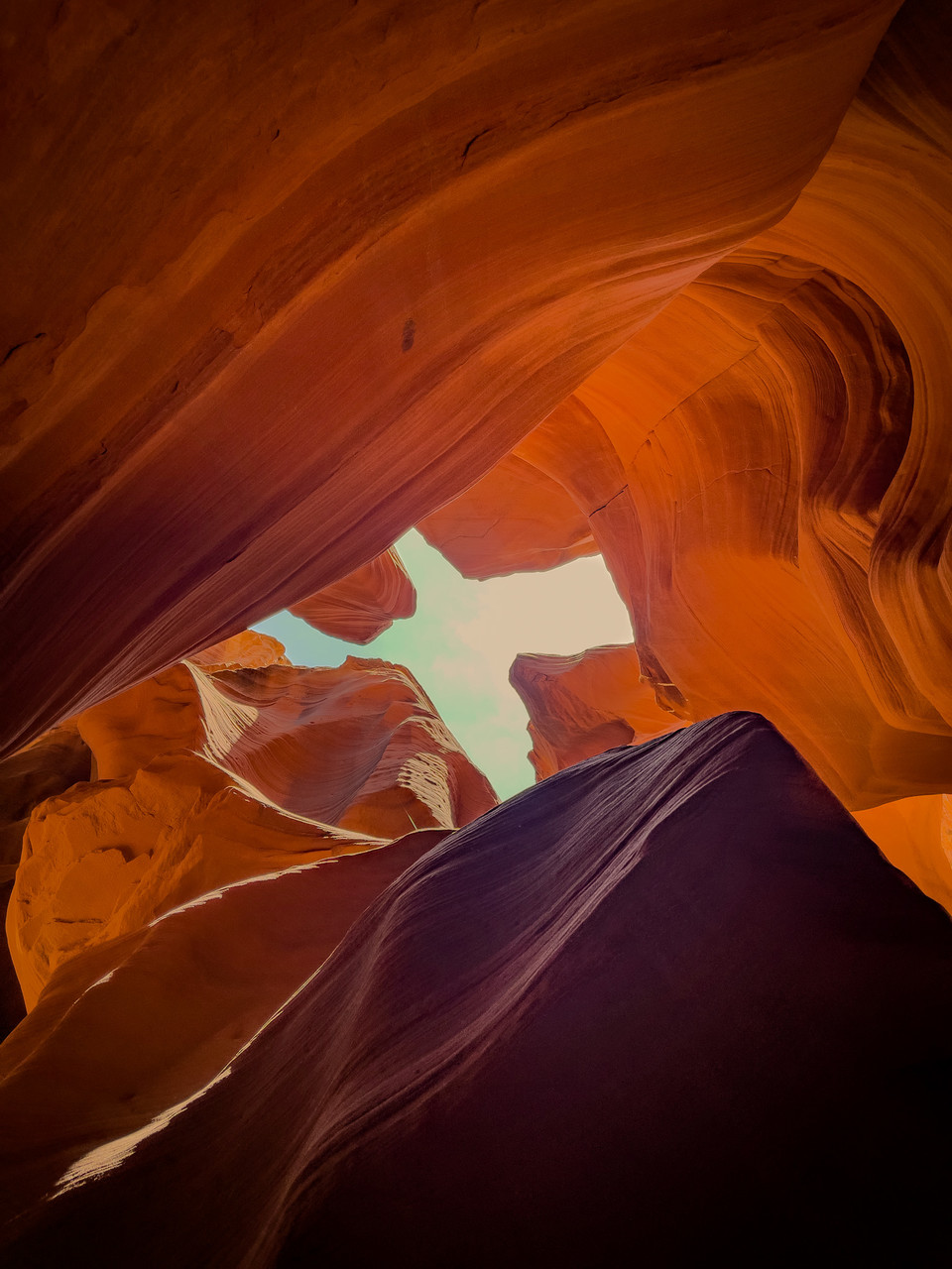 하늘에 “X”의 형태가 있는 이곳을 사람들은 “앤탤롭캐년 X”라고 부른다. @뉴스코리아 문성원 특파원