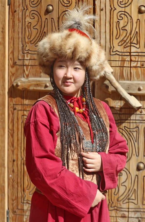 ▲사진 : 키르기스스탄 전통의상을 입은 여인  @뉴스코리아 맘라리예바 아이다 통신원