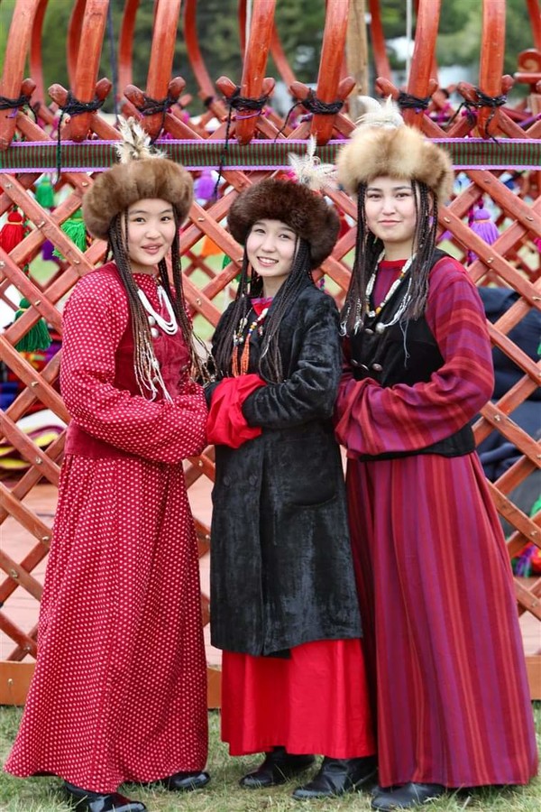▲사진 : 키르기스스탄 전통의상을 입은 여인들 @뉴스코리아 맘라리예바 아이다 통신원