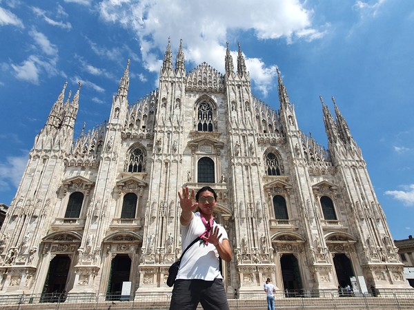 밀라노 대성당 앞에서 @뉴스코리아 임성택 특파원