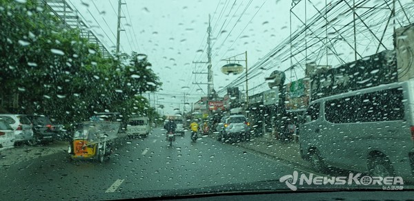 필리핀에 태풍의 영향으로 홍수가 발생했다. @뉴스코리아 이호영 특파원