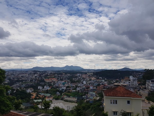 케이블카 대합실앞에서 본 달랏 @뉴스코리아 이웅연 특파원 