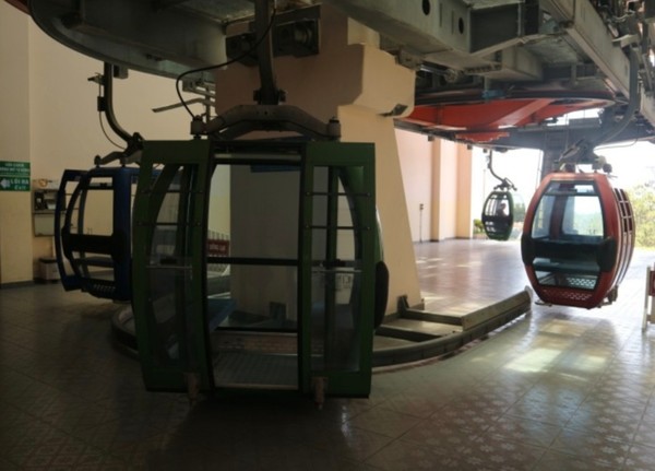 4인승으로 작은 달랏 케이블카 @뉴스코리아 이웅연 특파원 