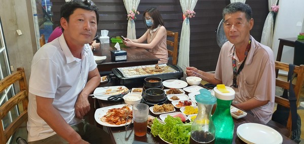 사진= 다바오 한식당에서 식사 제공 - @뉴스코리아 이재숭 특파원