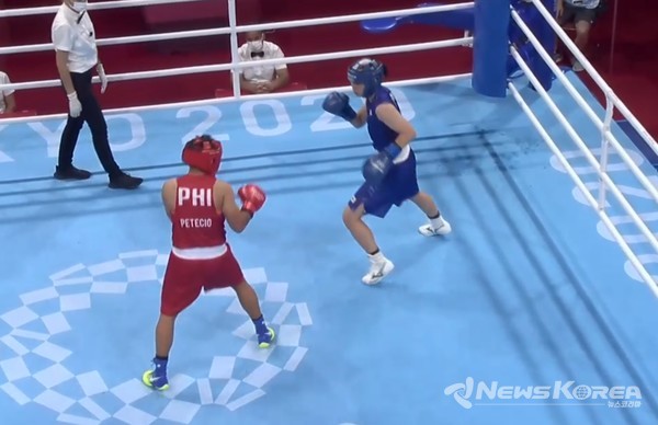 필리핀 여자복싱 네시 페테시오 선수가 일본 선수에게 패하며 은메달을 차지했다. @뉴스코리아 (사진:방송화면 캡쳐)