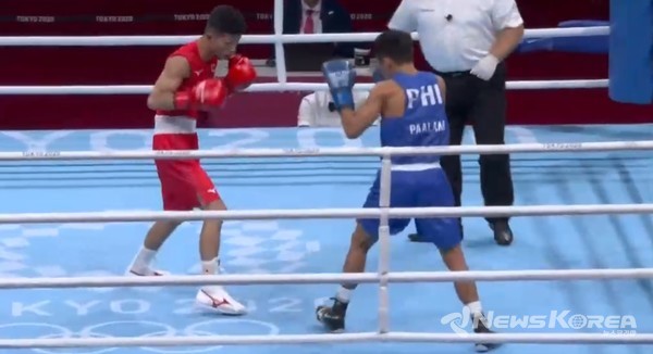 필리핀 남자복싱 파알람 선수가 결승에 진출해 ‘은메달’확보했다. @뉴스코리아 (사진:방송화면 캡쳐)