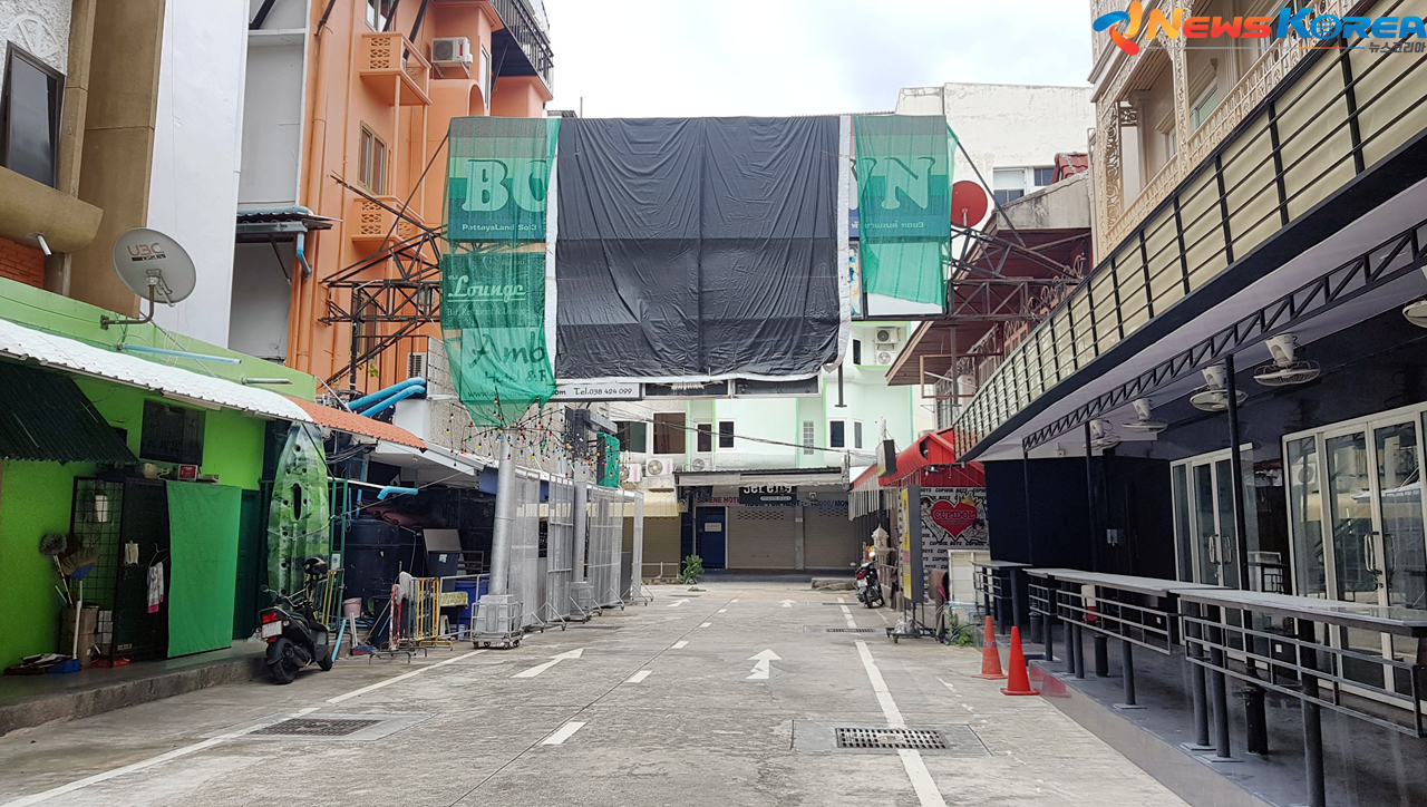 사진: 며칠사이 다시 찾은 보이즈타운은 메인 간판을 가려 사실상 영업 포기를 알리고 있는 모습이었다. @뉴스코리아 김대민 특파원